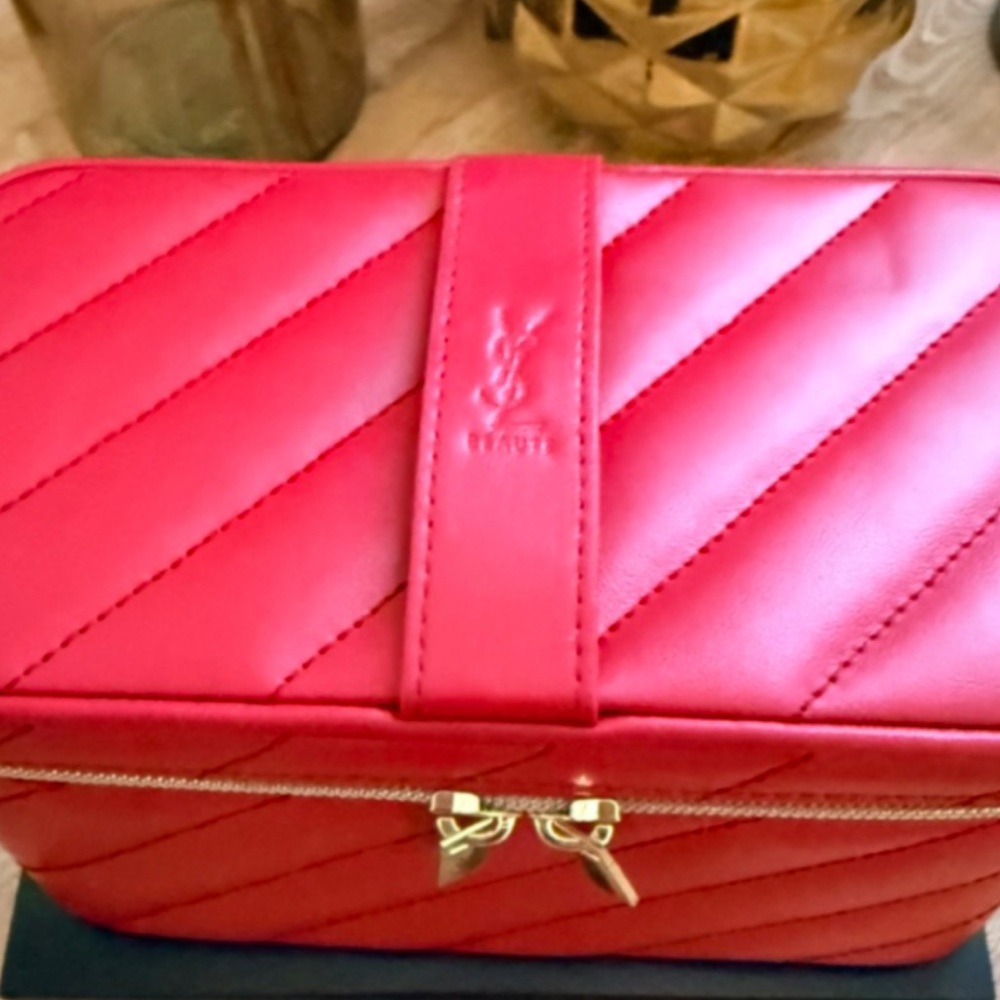 NEW Yves Saint Laurent QUILTED TRUNK VANITY CASE ⭐️ - Picture 3 of 8